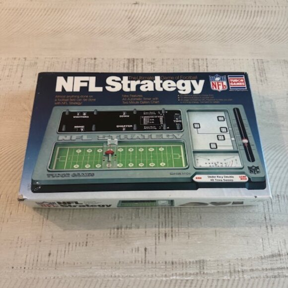Vintage, rare 1980 Tudor NFL Strategy Game #100 (Mint) - Picture 1 of 14